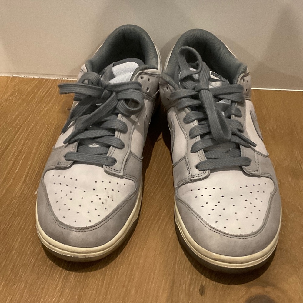 Women's Low-Top Sneakers in Light Gray and White